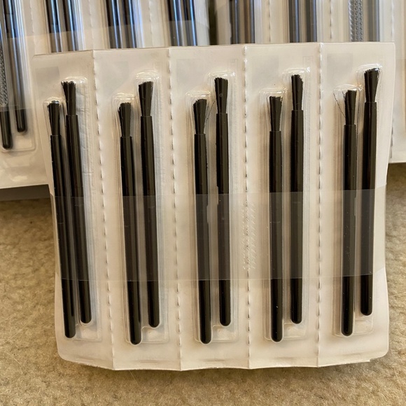Single Use Disposable Eyelash Brushes 70pcs. - Picture 2 of 3
